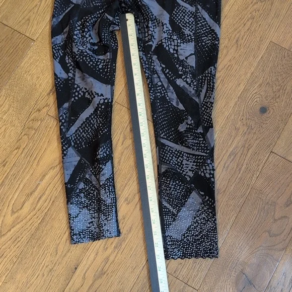 Lululemon Athletica tight stuff tight leggings Reflective Scalloped Edge 10 - Picture 4 of 8